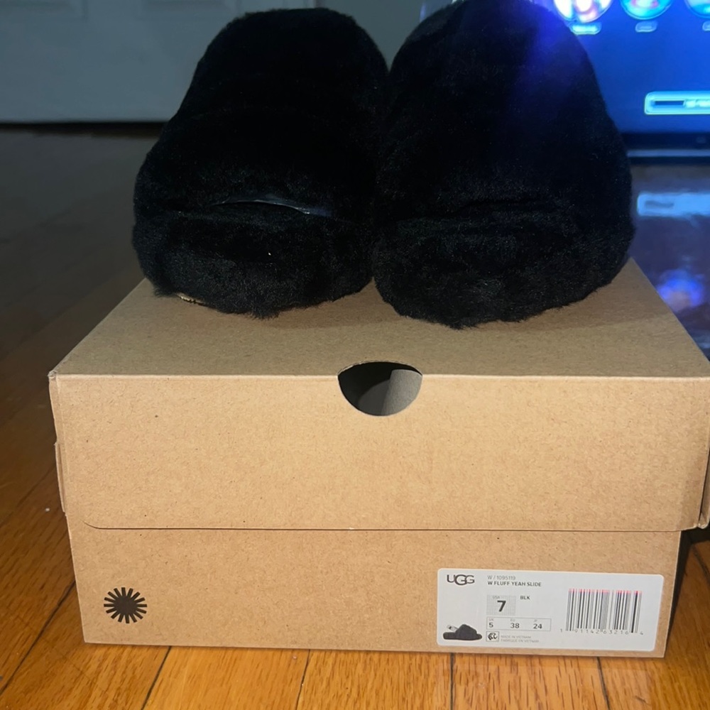Ugg- Women’s Fluff Yeah Slides